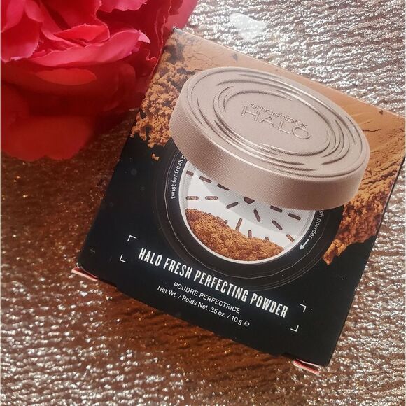 Smashbox Halo Fresh Perfecting Powder in Dark Neutral - Picture 7 of 11